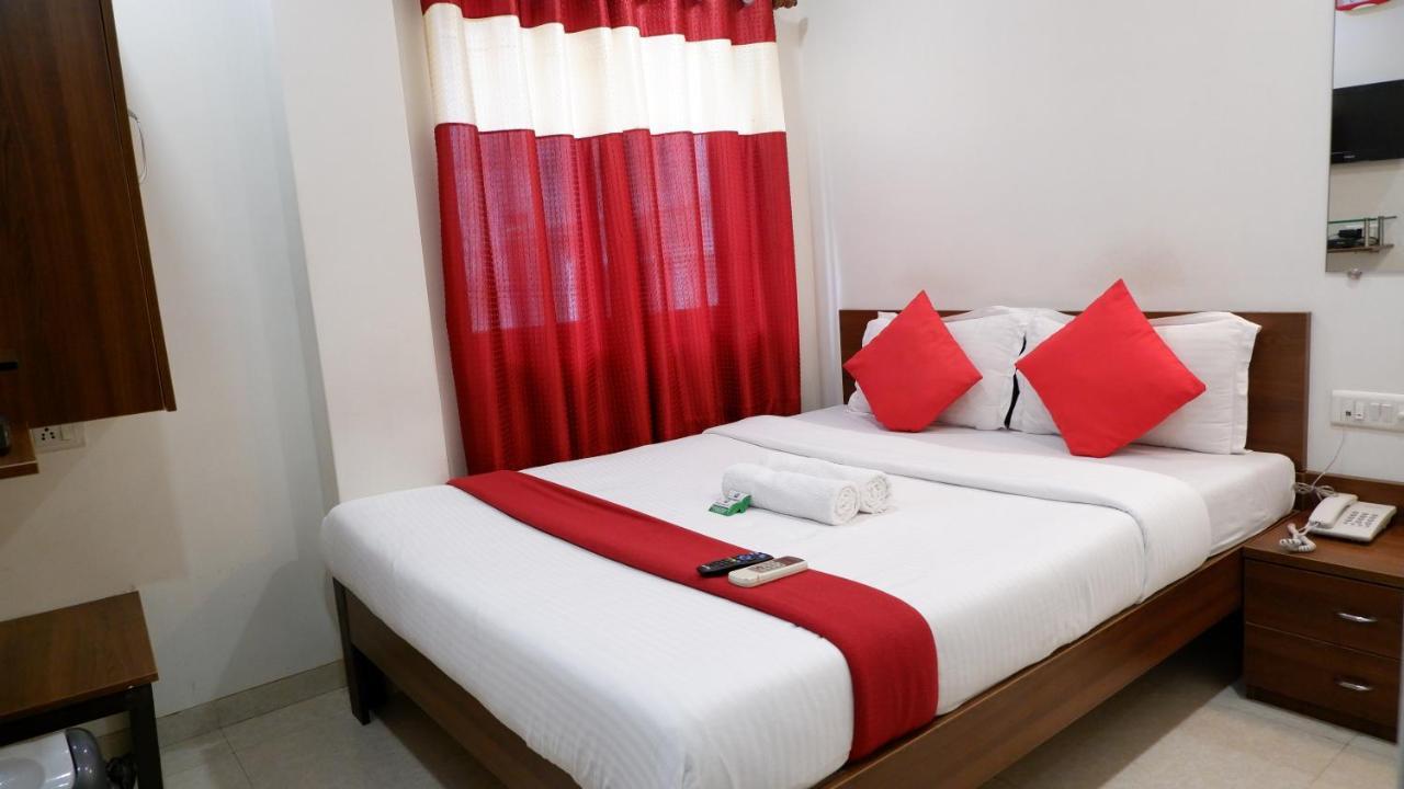 Hotel Briteway Мумбаи Экстерьер фото