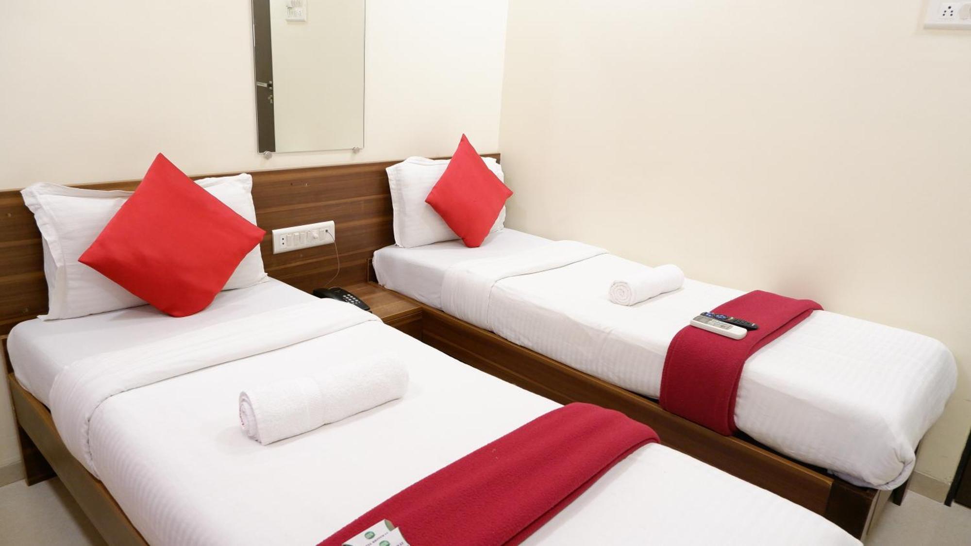 Hotel Briteway Мумбаи Экстерьер фото