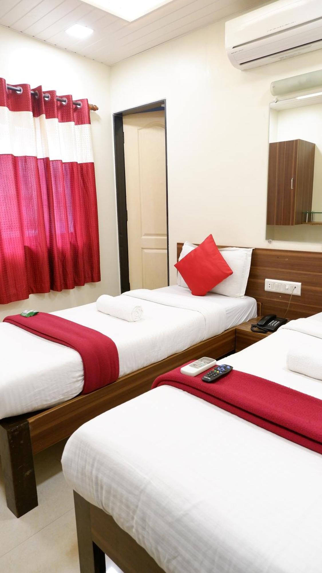 Hotel Briteway Мумбаи Экстерьер фото