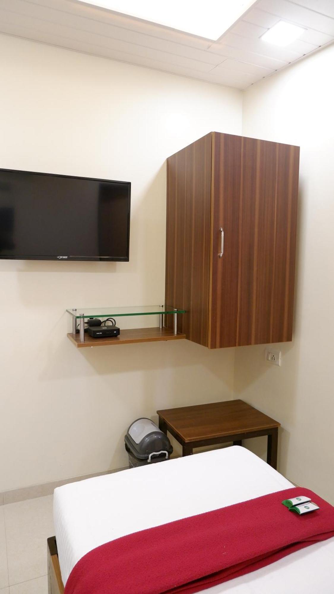 Hotel Briteway Мумбаи Экстерьер фото