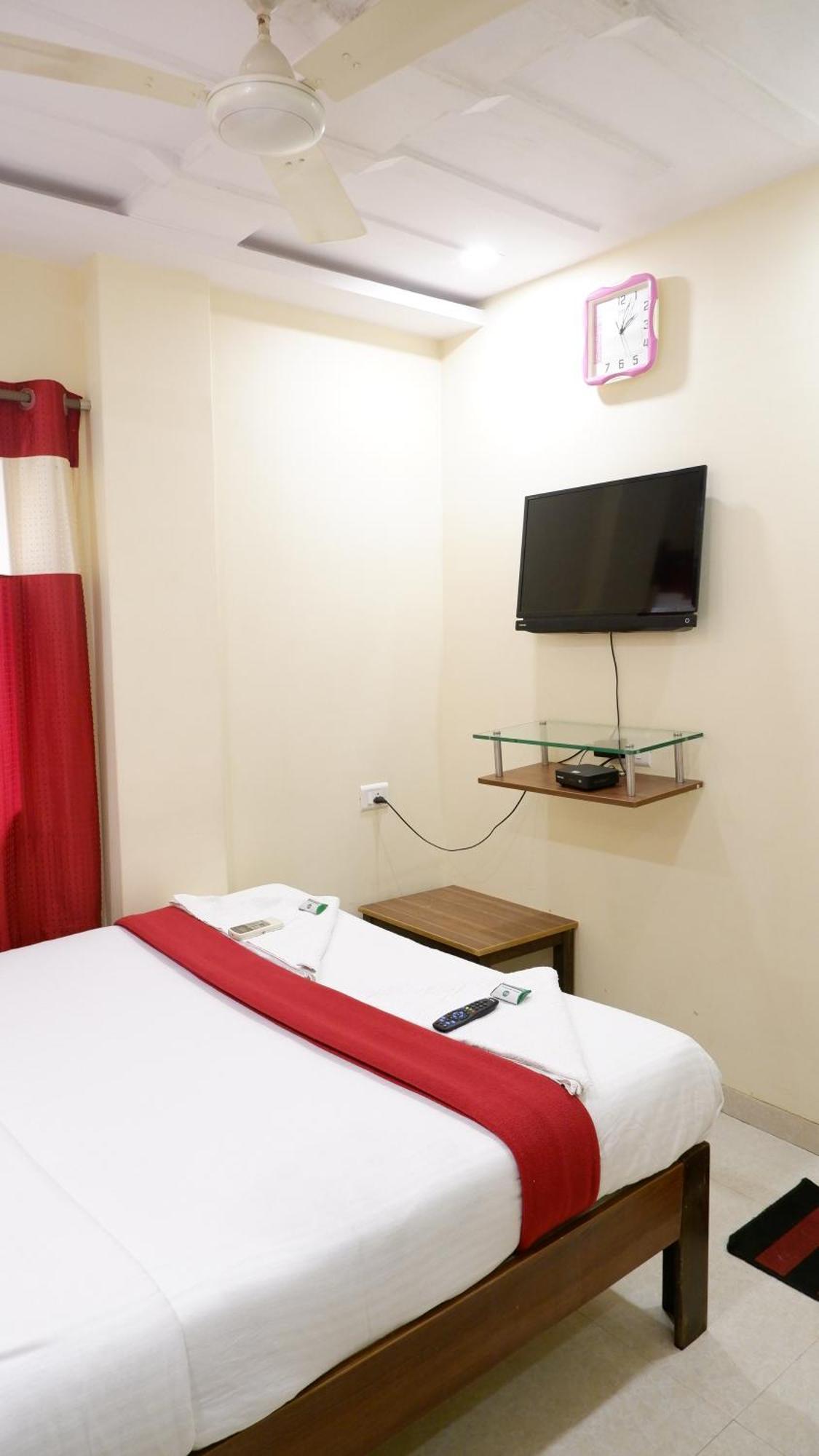 Hotel Briteway Мумбаи Экстерьер фото