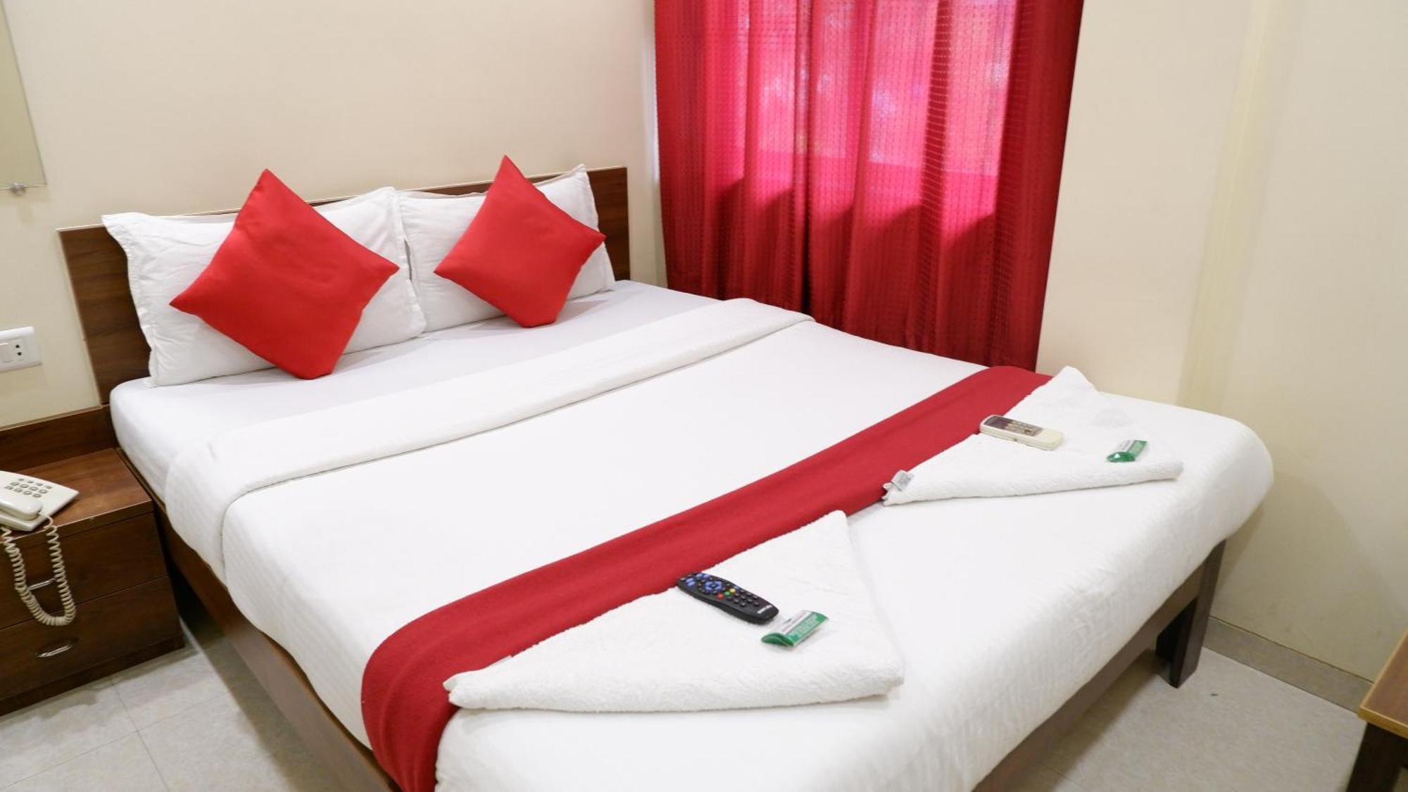 Hotel Briteway Мумбаи Экстерьер фото