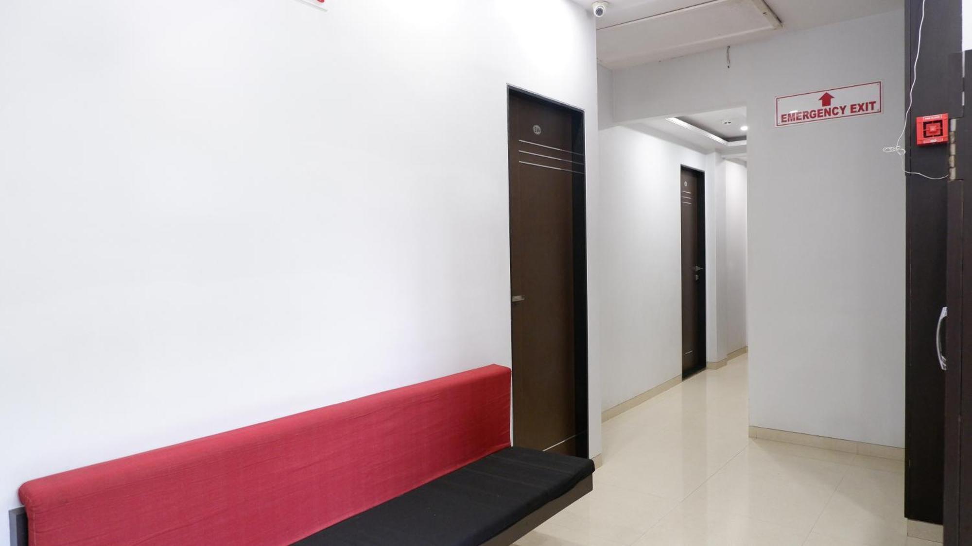Hotel Briteway Мумбаи Экстерьер фото