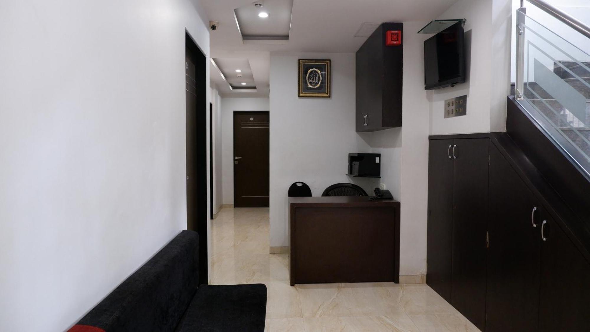 Hotel Briteway Мумбаи Экстерьер фото